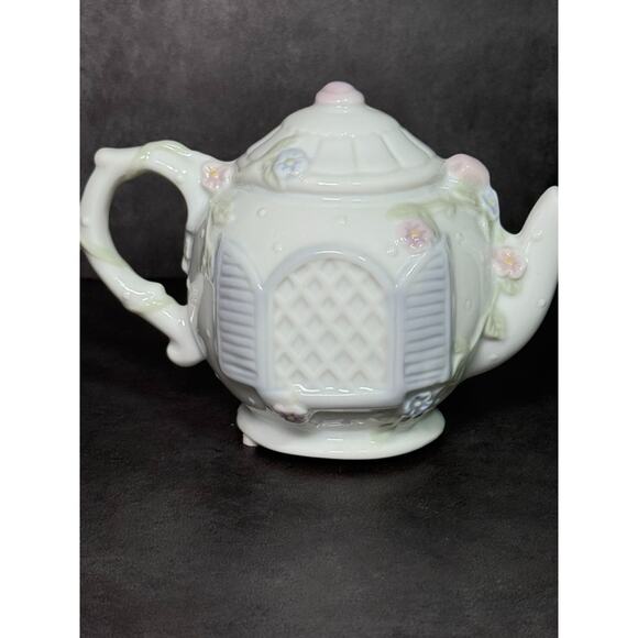 Vintage 1993 Precious Moments “Friendship Hits The Spot” Teapot Figurine - Picture 4 of 7